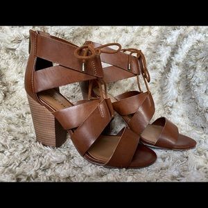 Sandals with heel